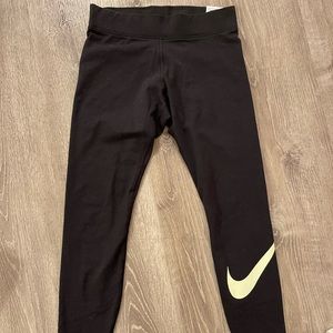 Nike tight fit mid rise full length leggings, size M